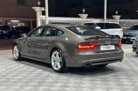 Audi
              A7